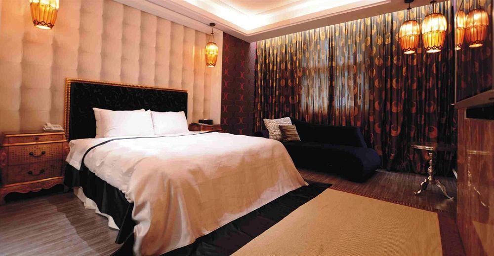 Li Hsin Motel Taichung Exteriör bild