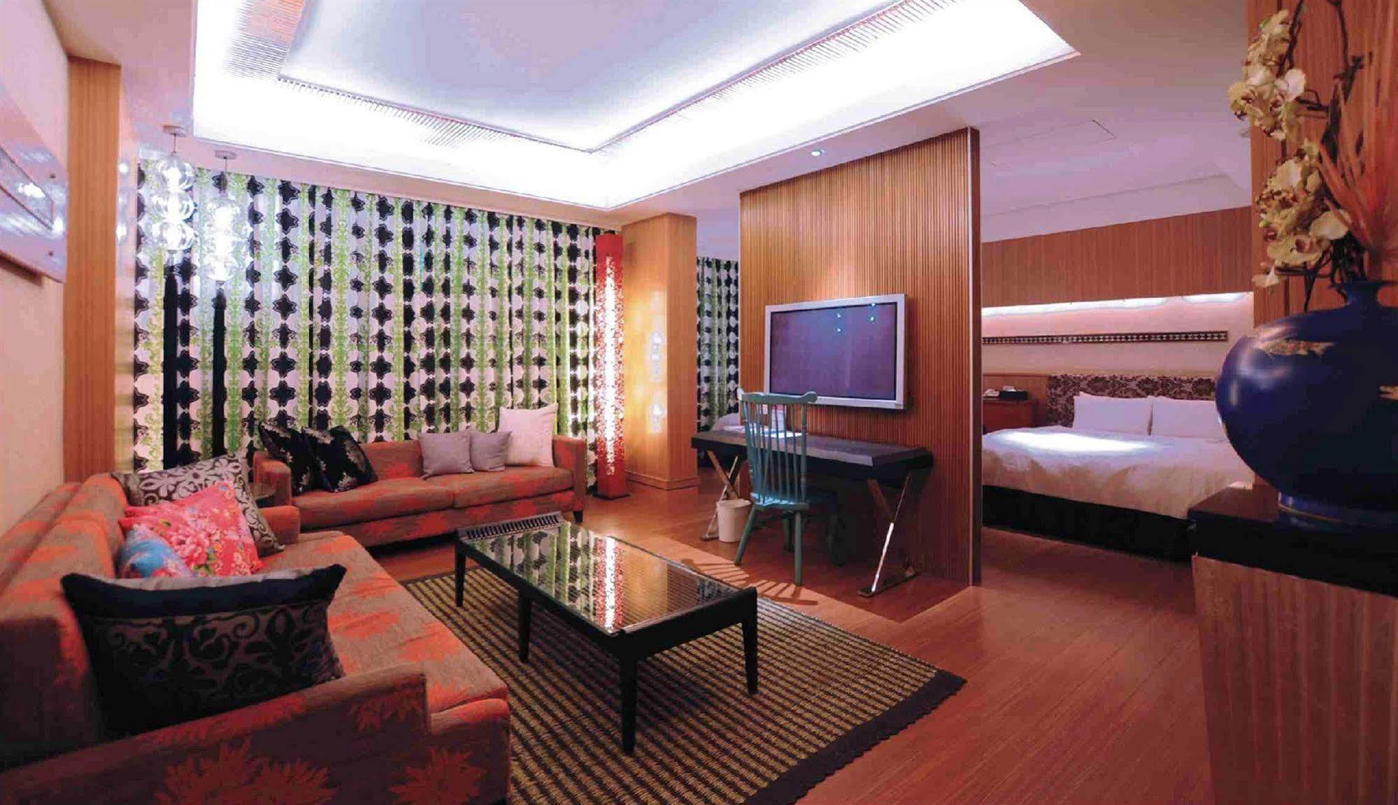 Li Hsin Motel Taichung Exteriör bild