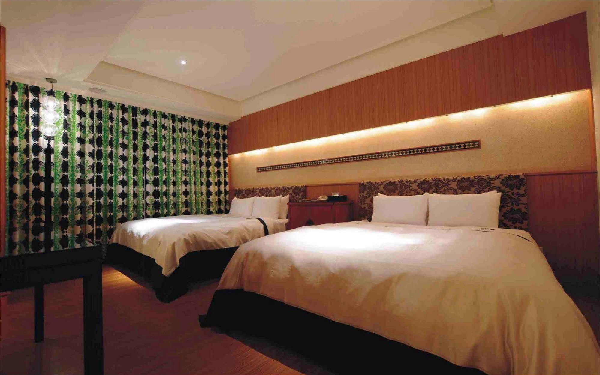 Li Hsin Motel Taichung Exteriör bild